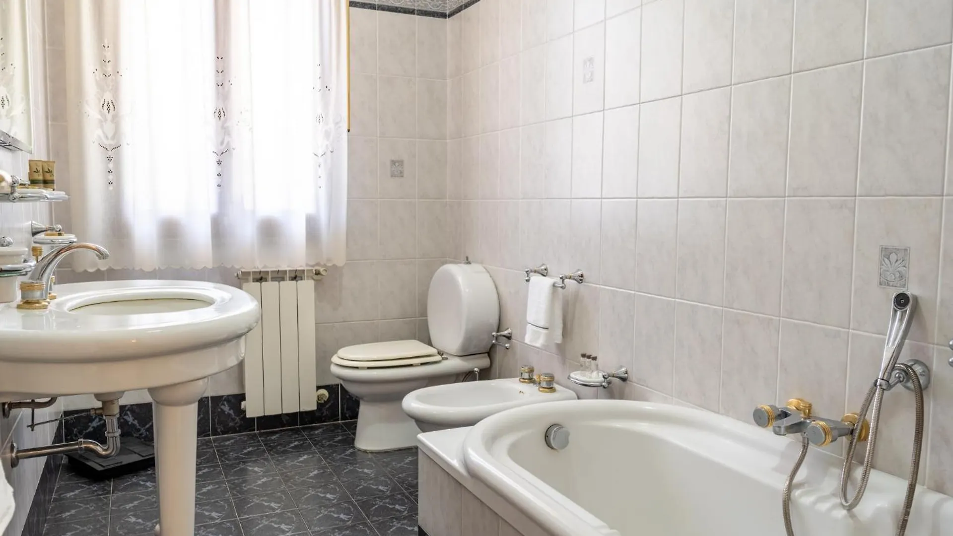 Villa Cesare Mascali 0*,